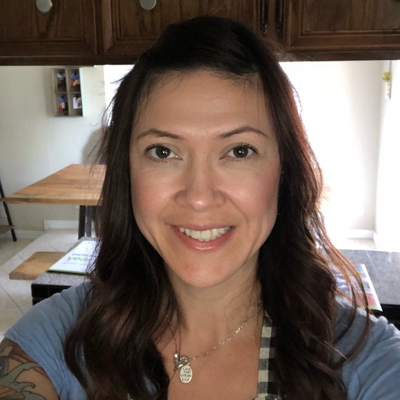 Meet your Posher, Cynthia - Picture 1 of 1